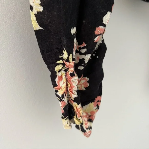 Free People Hilary Smocked Floral Top/Ruched Sleeve/NWT M - Picture 7 of 12